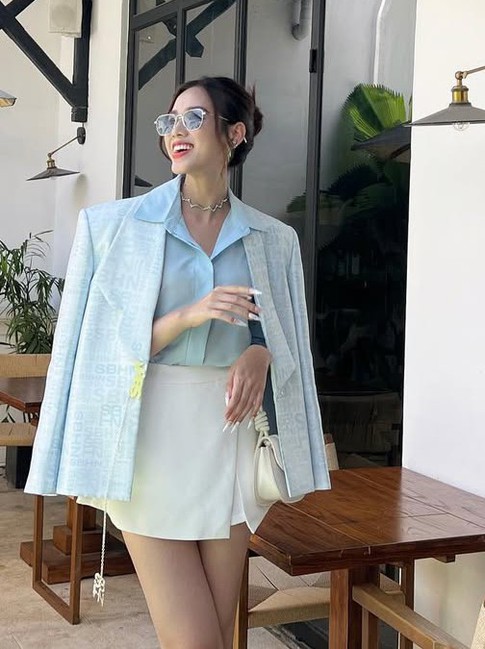 Diện áo sơ mi, đầm sơ mi để tận hưởng vẻ đẹp thanh lịch mùa xuân