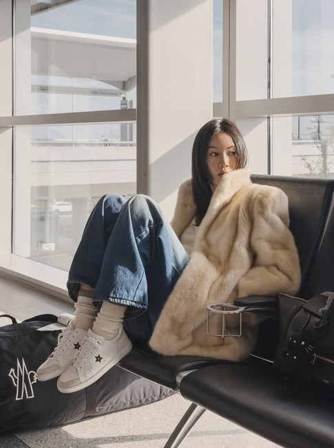 Những đôi giày tối giản phối được với mọi kiểu trang phục