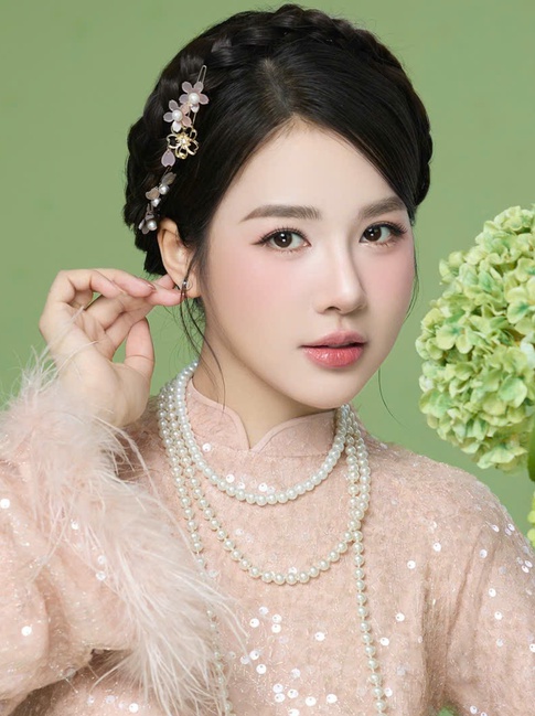 Áo dài sequin, denim, vải ren... làm mới mùa tết 2026