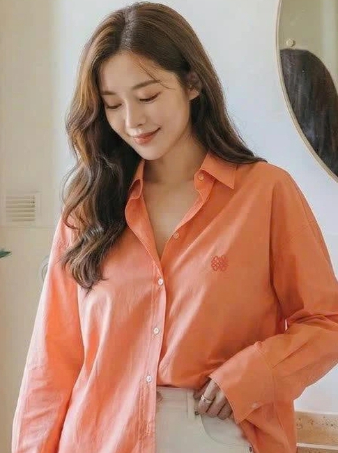 Mini skirt trở lại: Công thức phối giúp váy ngắn dễ mặc và nổi bật