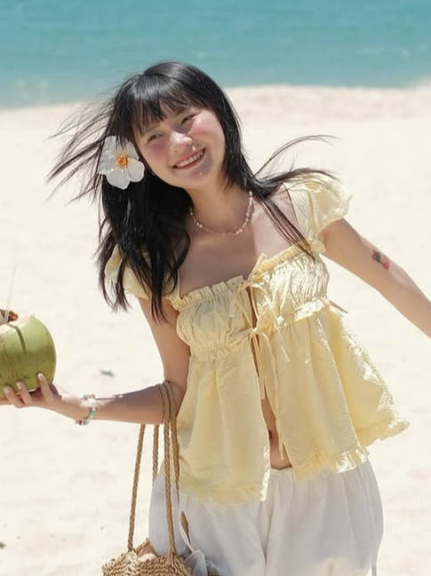 Bản phối vàng và trắng: Bí quyết mặc đẹp rạng rỡ trong nắng hè