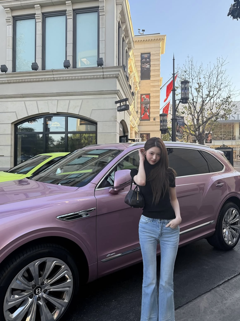 Bản phối sắc xanh dịu dàng sánh đôi cùng đen cá tính