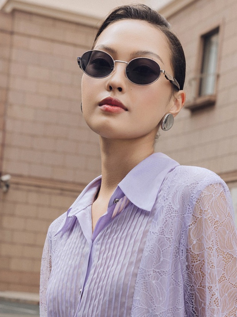 Vẻ đẹp kiêu kỳ từ áo ren, điểm nhấn cho phong cách hiện đại