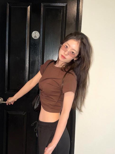 Tự tin làm mới bản thân với áo crop top tôn dáng