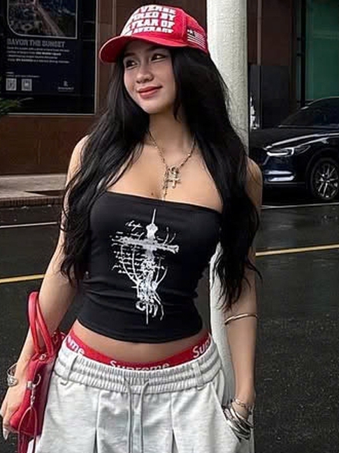 Xuống phố rạng rỡ cùng set đồ áo ống, quần vải rộng