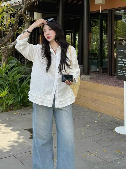 Phong cách tối giản với áo sơ mi, áo blouse và quần jeans