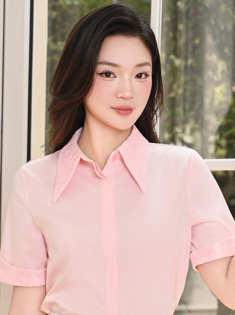 Tự tin, sang trọng hơn khi diện sơ mi lụa, sơ mi tay bồng