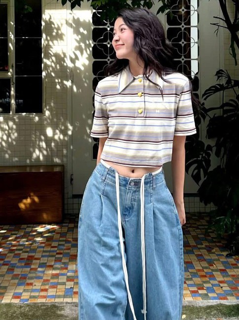 Những mẫu áo đẹp xuất sắc khi phối với quần jeans xanh
