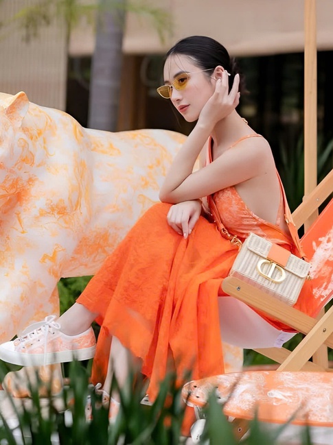 'Giải nhiệt' ngày hè cùng những sắc màu thời trang đang được ưa chuộng