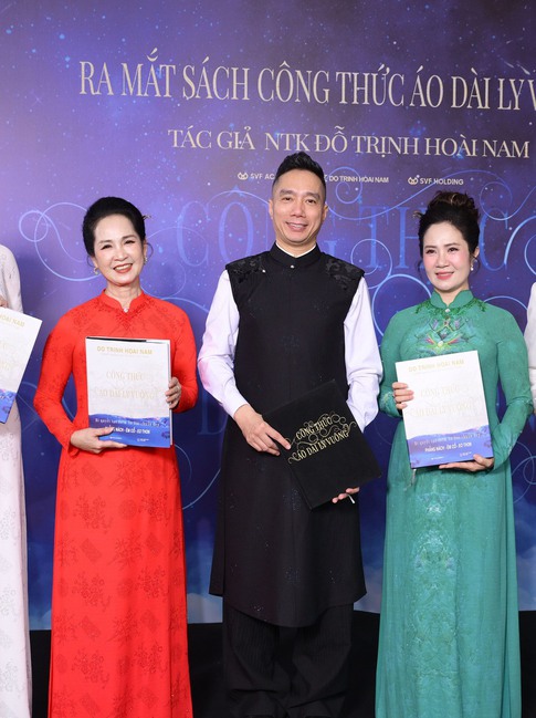 Nhà thiết kế Đỗ Trịnh Hoài Nam ra mắt sách công thức áo dài ly vuông