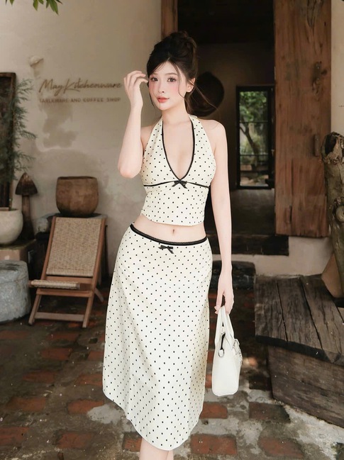 Tự tin tỏa sáng mọi góc nhìn cùng trang phục chấm bi