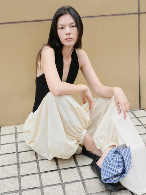 Không phải quần denim, quần bong bóng mới là xu hướng hè