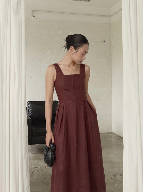 Năng động xuống phố với đầm không tay đẹp dịu dàng