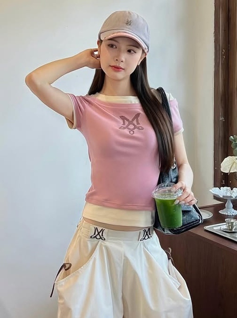 Tôn dáng sành điệu với áo thun ôm chuẩn xu hướng