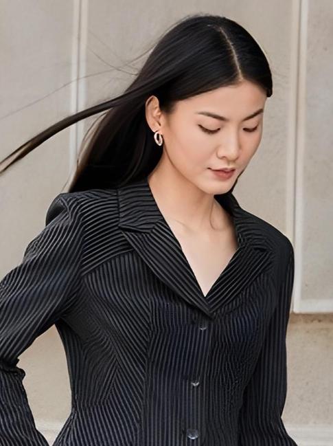 Cân mọi phong cách chỉ với một chiếc áo blazer đen thanh lịch
