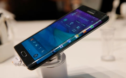 Vì sao smartphone Android dần từ bỏ màn hình cong?