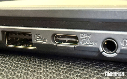Ký hiệu hình tròn bên cạnh cổng USB ám chỉ điều gì?