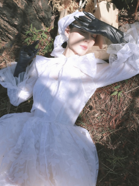  Váy hè gam màu trắng lãng mạn của bộ sưu tập Xuân Hè 2022 "Giọt ban mai trong nắng"