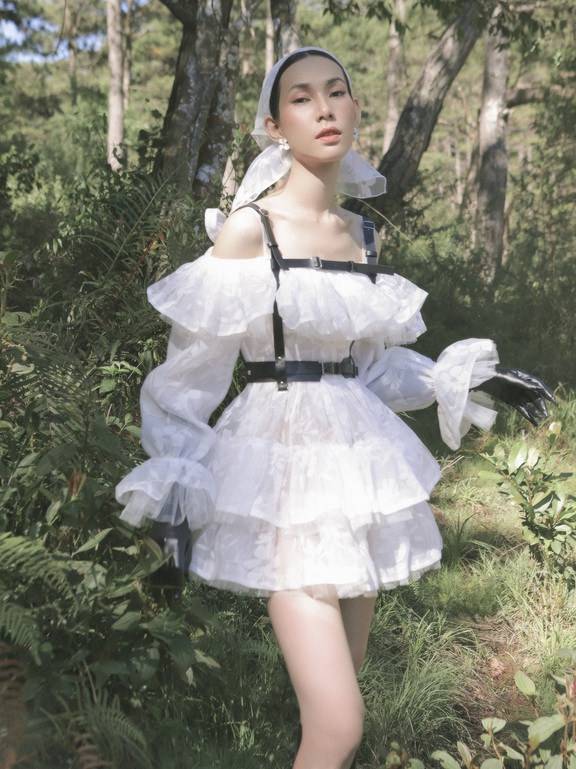  Váy hè gam màu trắng lãng mạn của bộ sưu tập Xuân Hè 2022 "Giọt ban mai trong nắng"