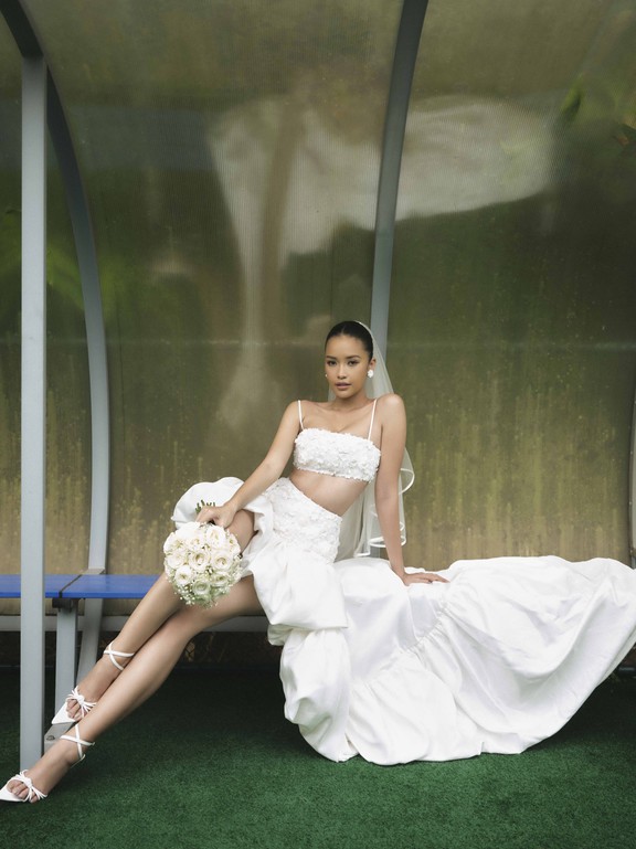  Hoa hậu Ngọc Châu quyến rũ khi mặc váy cưới