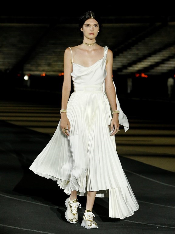  Hình ảnh nữ thần Hy Lạp được tái hiện qua bộ sưu tập Dior Cruise 2022