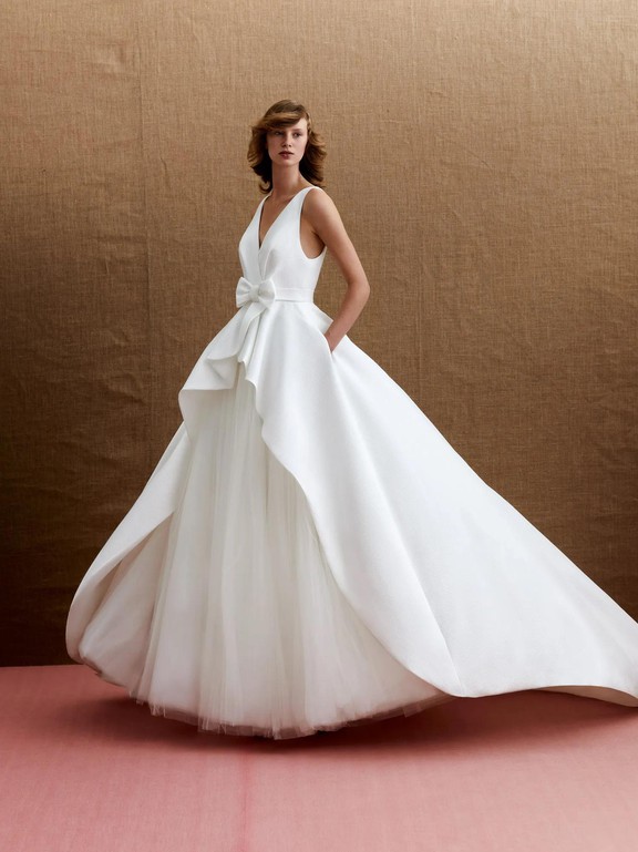  Bộ váy cưới mơ ước dành tặng cô dâu Xuân Hè 2022 từ nhà mốt Viktor & Rolf