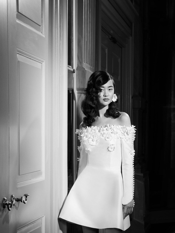  Bộ váy cưới mơ ước dành tặng cô dâu Xuân Hè 2022 từ nhà mốt Viktor & Rolf