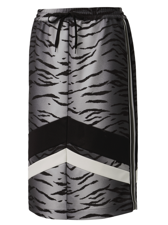  Họa tiết của chúa tể rừng xanh phủ sóng trên trang phục từ Onitsuka Tiger
