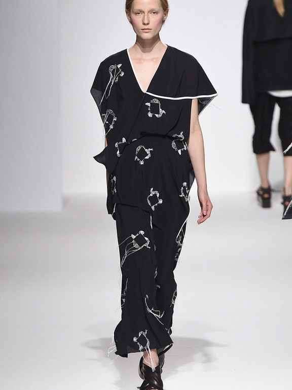  Hussein Chalayan