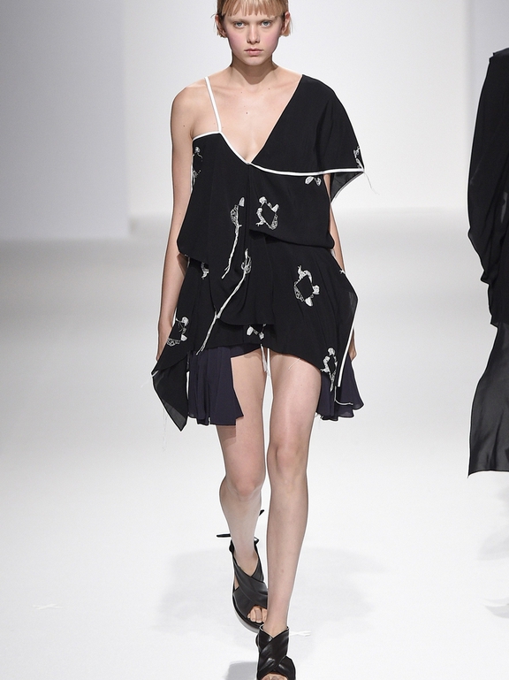  Hussein Chalayan