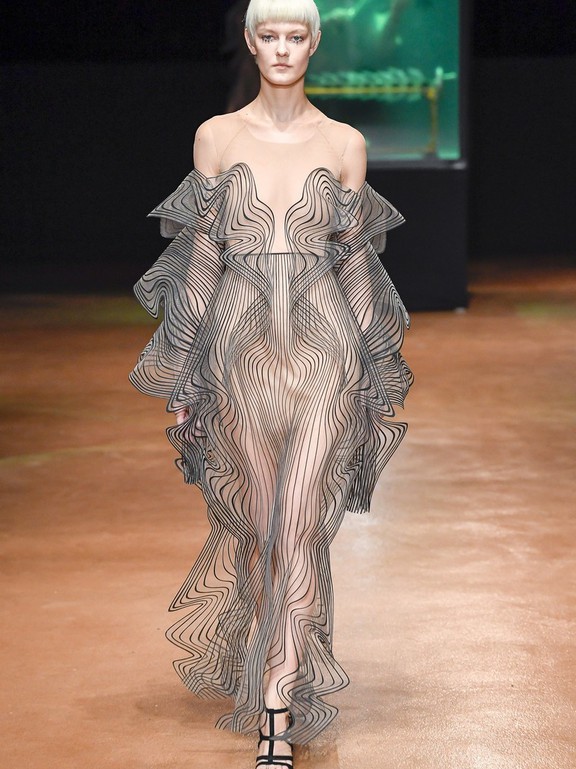  Iris Van Herpen