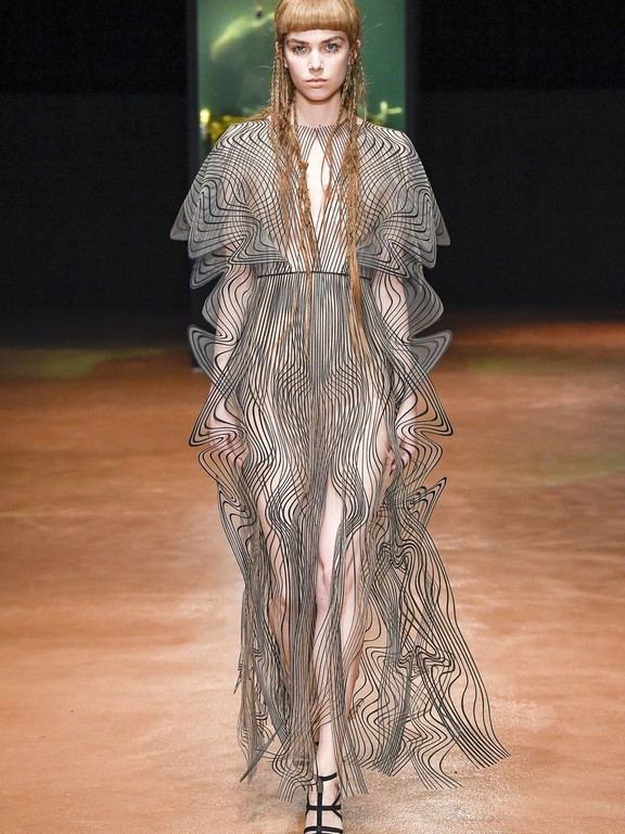  Iris Van Herpen