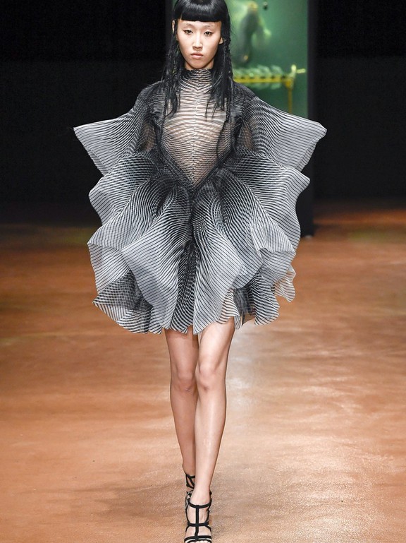  Iris Van Herpen