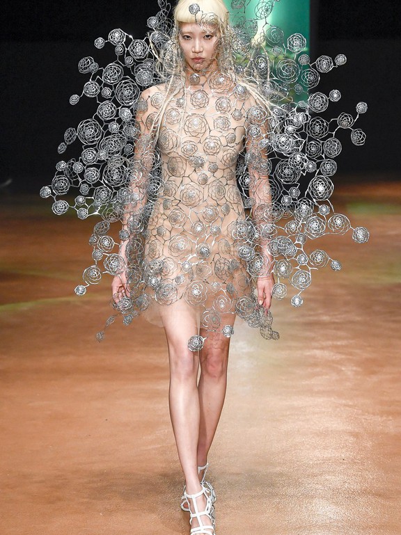  Iris Van Herpen