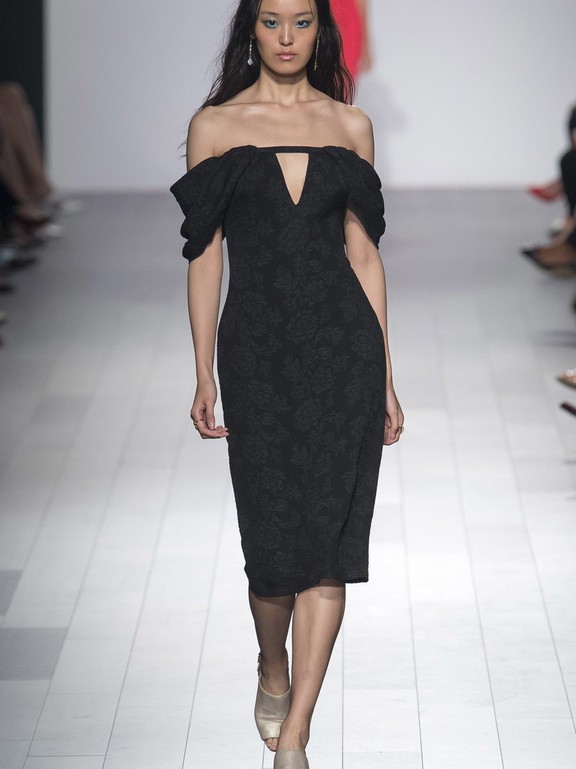  Tadashi Shoji