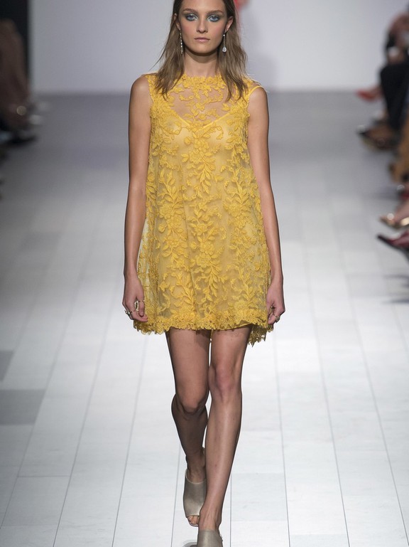  Tadashi Shoji