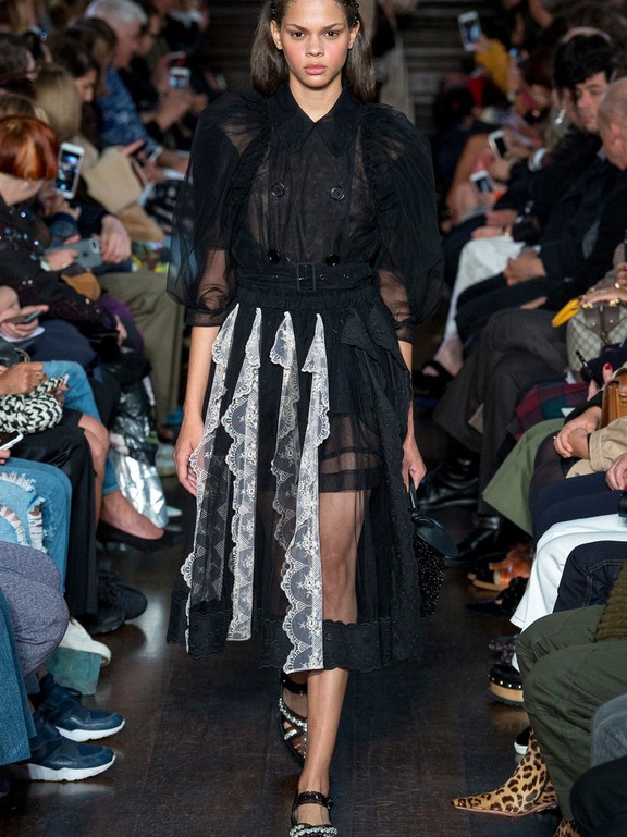  Simone Rocha