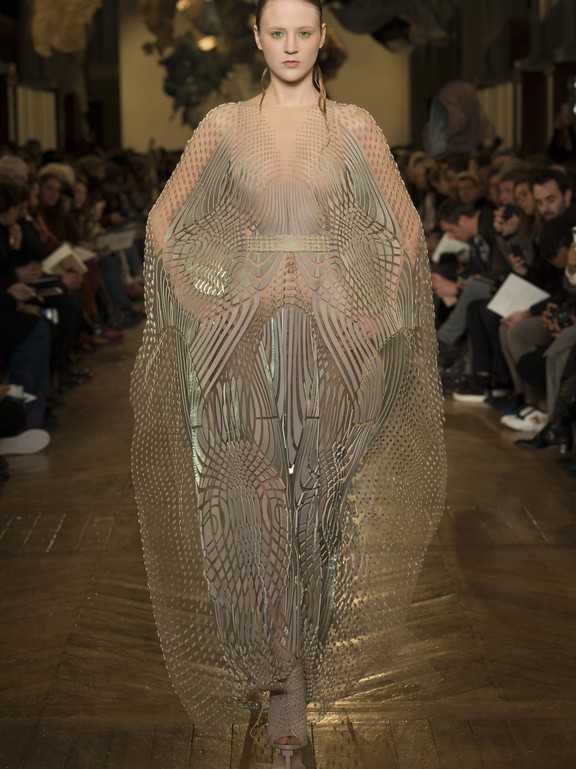  Iris Van Herpen