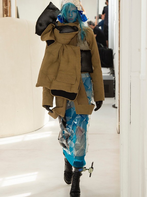  John Galliano