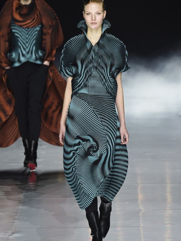  Fall 2016 Ready-to-Wear