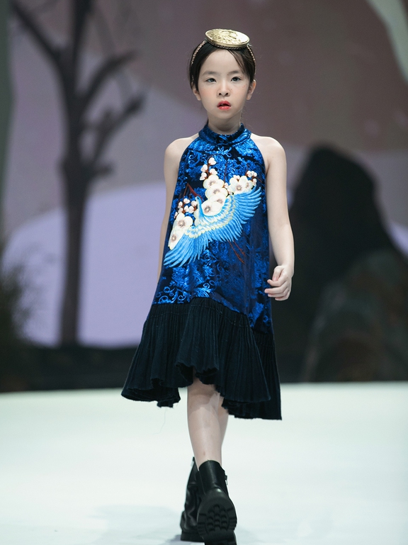 Chim Thiên Đường – Bộ sưu tập thời trang trẻ em đầu tay của NTK Vũ Việt Hà