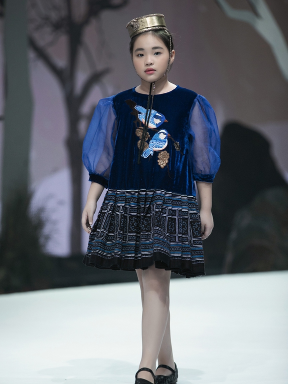 Chim Thiên Đường – Bộ sưu tập thời trang trẻ em đầu tay của NTK Vũ Việt Hà