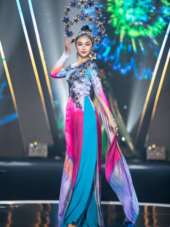  NTK Việt Hùng trình làng bộ sưu tập áo dài trên vải Thái Tuấn