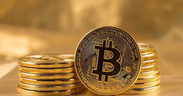 Giá Bitcoin tăng dựng đứng gần mốc 25.000 USD