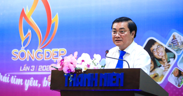 &#039;Sống đẹp&#039;, trao y&ecirc;u thương từ những tr&aacute;i tim