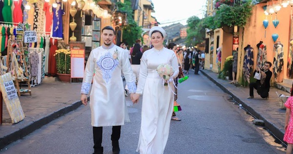 Cặp đôi Mỹ chọn Hội An chụp ảnh cưới vì 'con người, phong cảnh quá tuyệt'