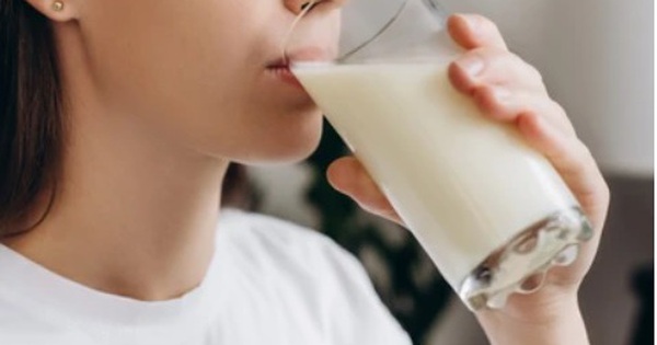 Có những nguyên nhân gì khác khiến người ta không nên uống sữa khi bị đau bụng?
