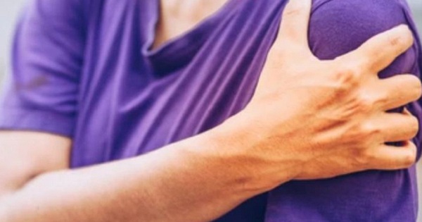 Có những yếu tố nguy cơ nào có thể gây ra đau ngực trái lan xuống cánh tay?

