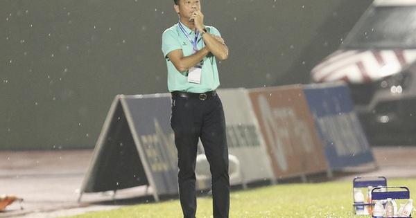 Coach Le Huynh Duc was in a lot of mood when he returned to Hoa Xuan ...
