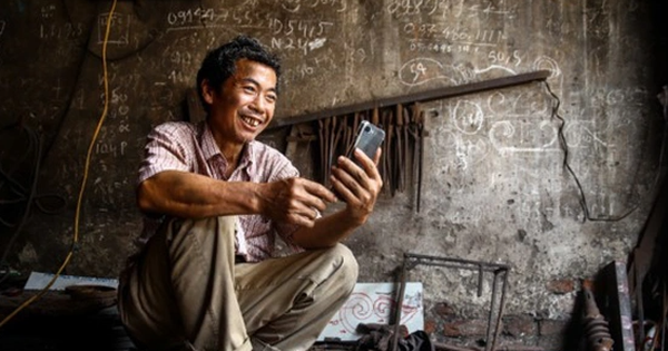 Hộ nghèo được hỗ trợ để phổ cập smartphone